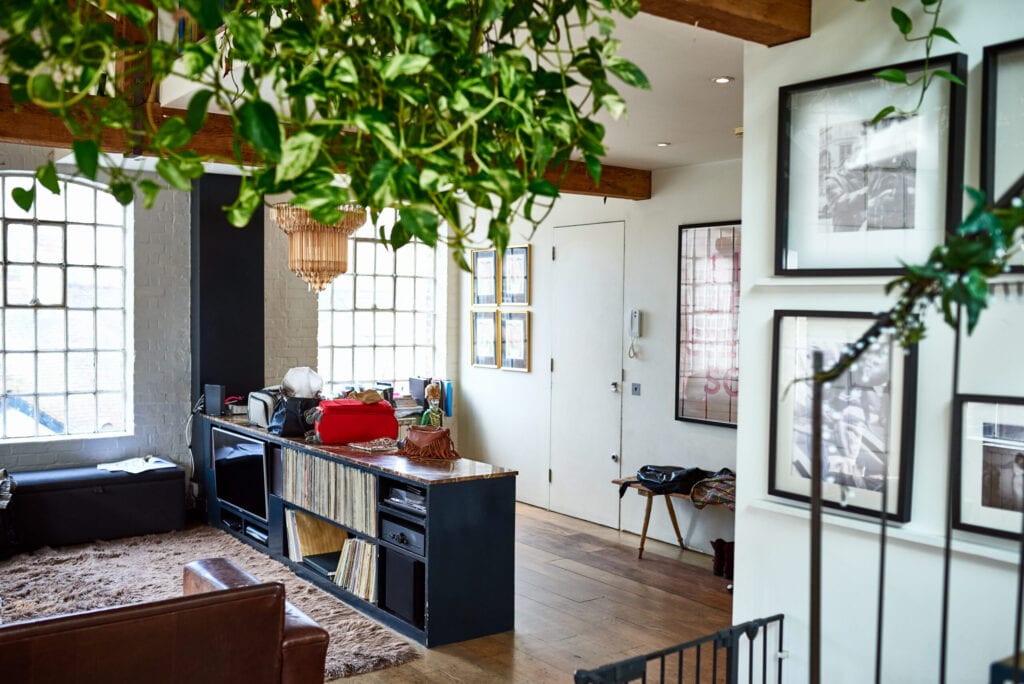 Intérieur de salon bohème, collection de disques, appartement, design d'intérieur