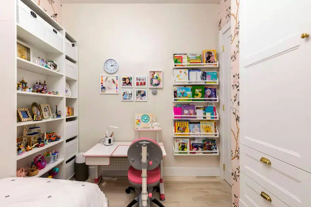 Chambre d'enfant rénovée